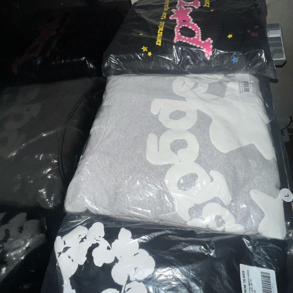 SPIDER HOODIE VENDOR available only the 2 spider size L 170$ prices negotiable